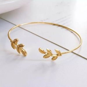 🎉 New Gold Plated Leaf Bangle Bracelet